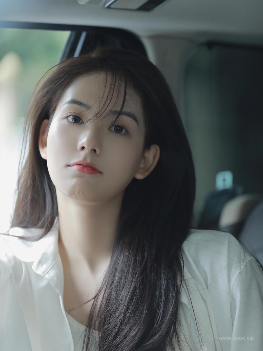 清新的初日郊游人像摄影