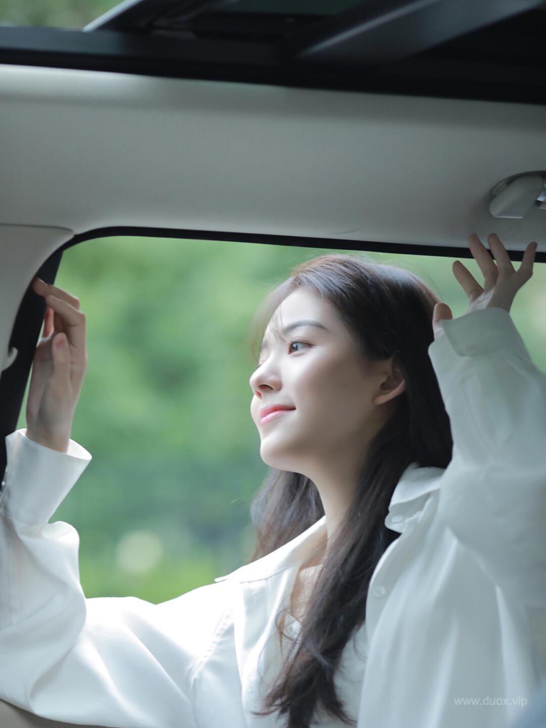 清新的初日郊游人像摄影