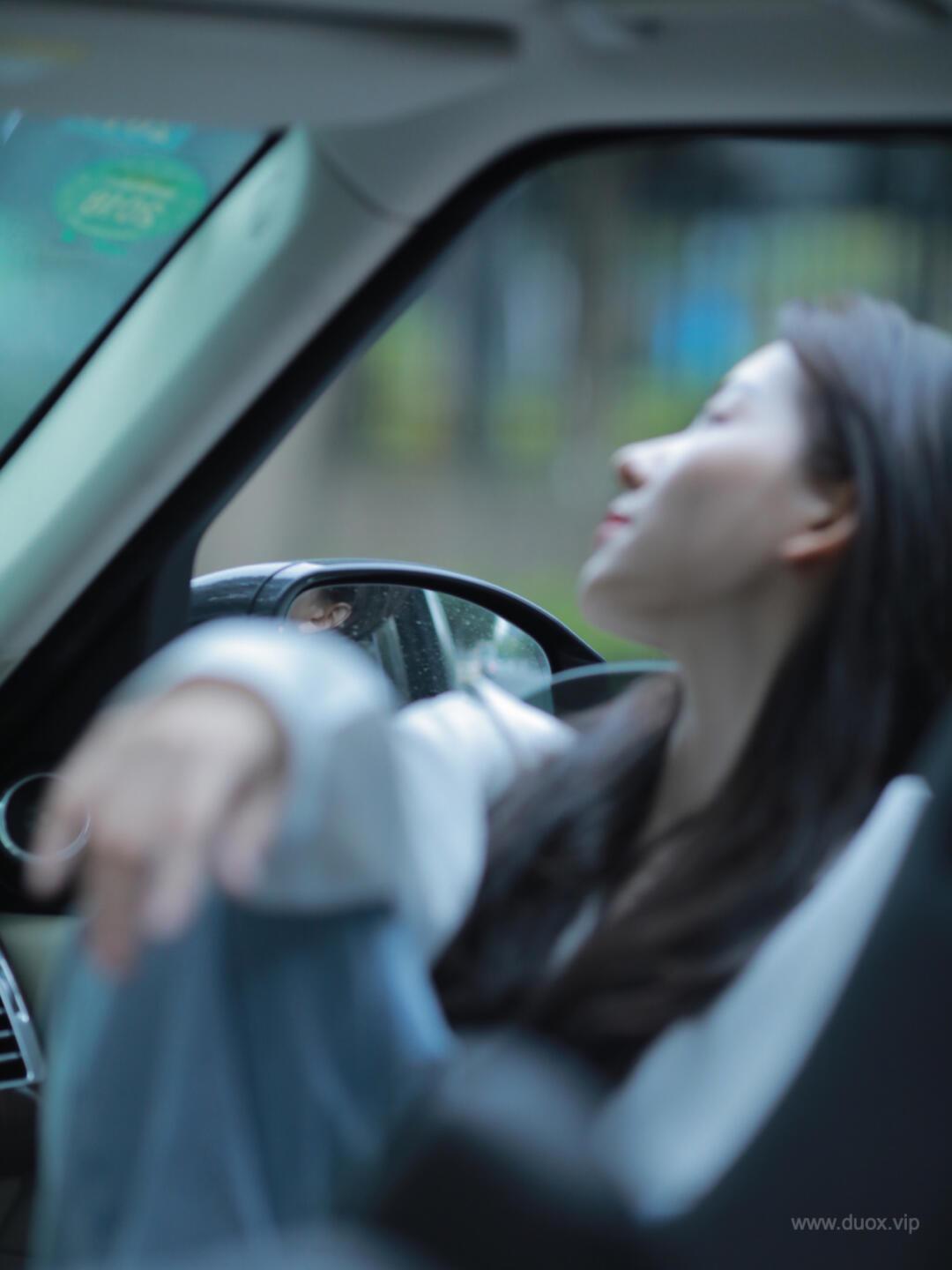 清新的初日郊游人像摄影