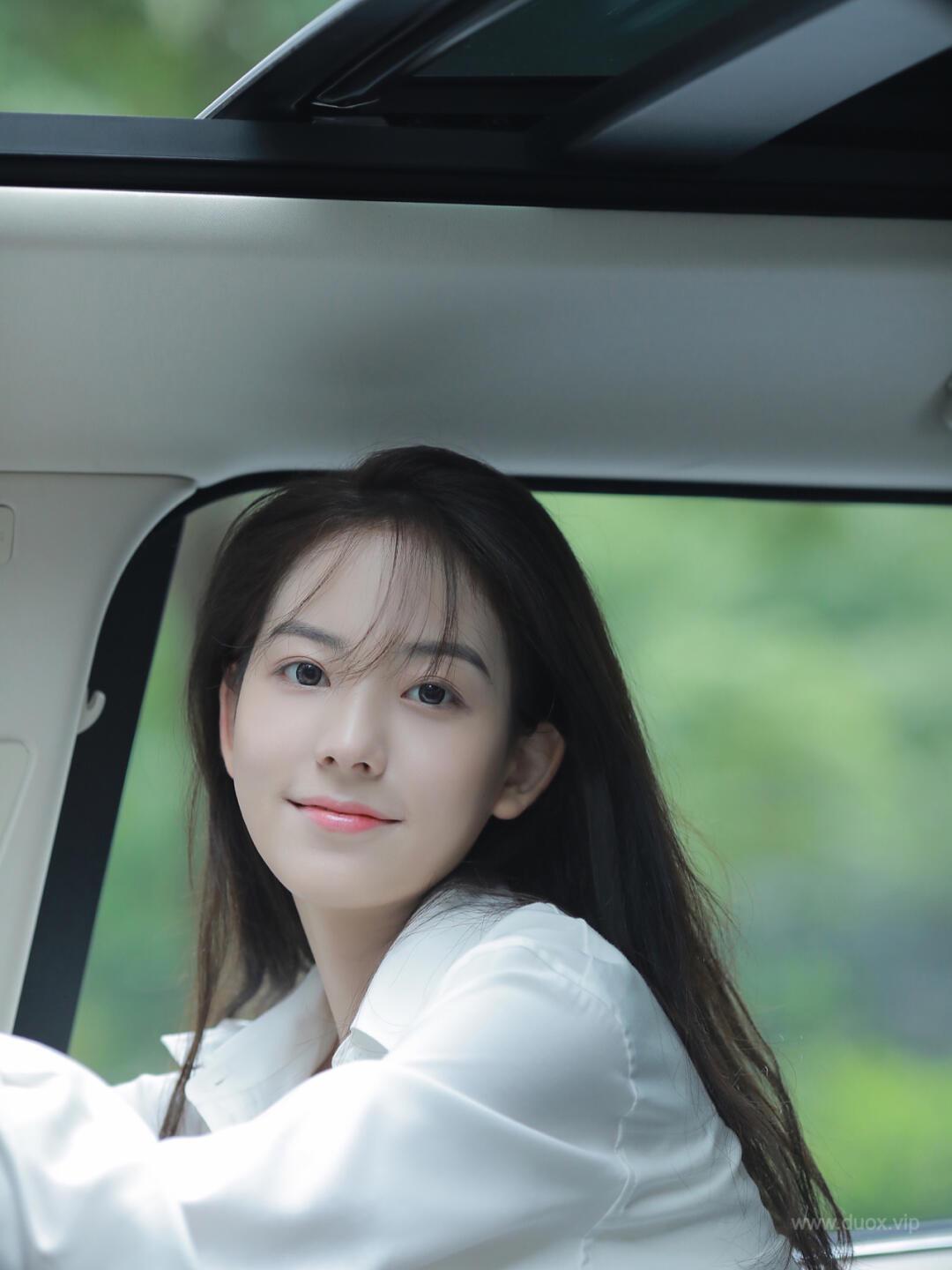 清新的初日郊游人像摄影