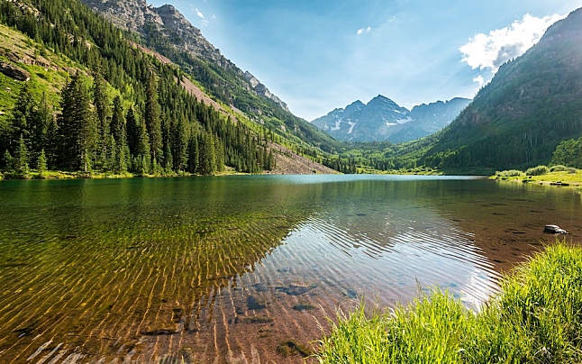 森林湖泊蓝天氧气大自然风光4k高清壁纸
