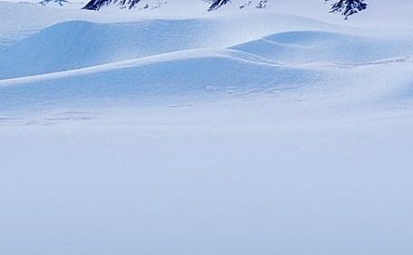 白雪满满雪山纯净干净冰川壁纸