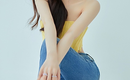 甜美的气质女神牛仔裤壁纸