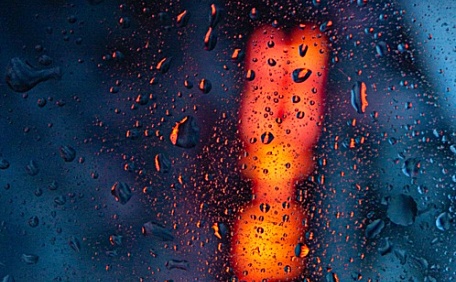 玻璃上的水滴壁纸