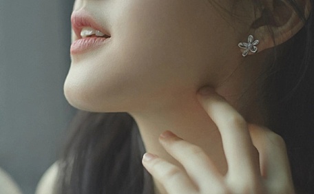 赵思露甜美侧颜气质壁纸