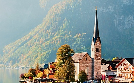 河边山脚下的风景壁纸