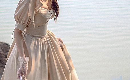 法式浪漫女孩在湖边赏景壁纸