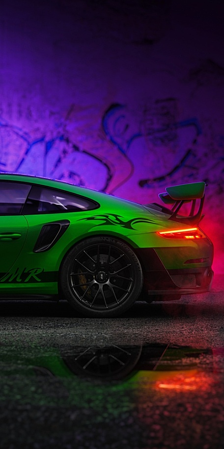绿色跑车尾灯街头霓虹紫色背景壁纸
