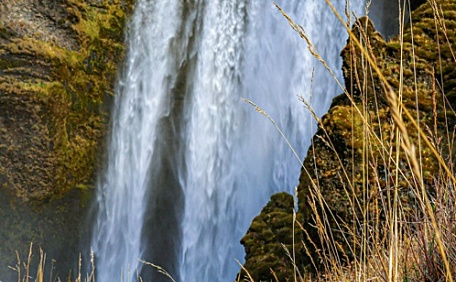 远处瀑布悬崖壁纸