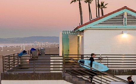 冲浪爱好者前往海边壁纸