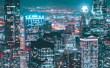 灯光璀璨下的城市建筑风景壁纸