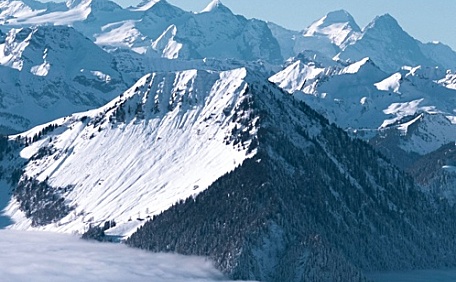 山顶云海的风景壁纸