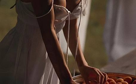 火辣美女在制作美食欧美壁纸