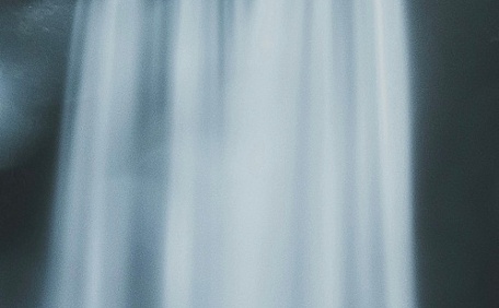 悬崖上的瀑布壁纸