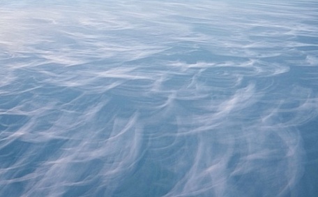 辽阔的湖景壁纸