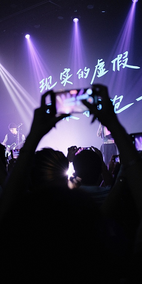 演唱会紫色灯光壁纸