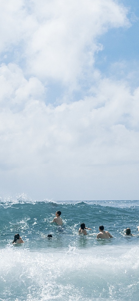 蓝色玻璃海游泳晴天海水海面海浪风景壁纸
