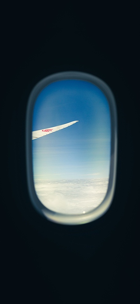 飞机窗外的机翼风景壁纸