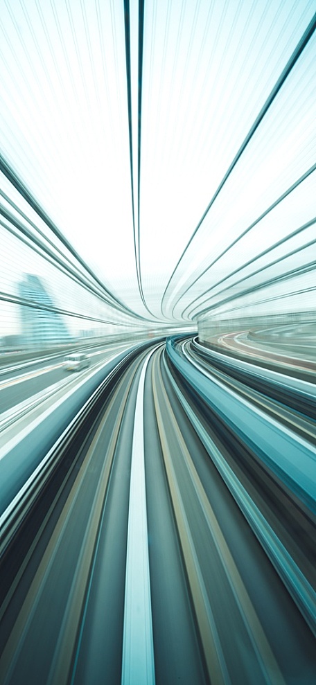 公路上疾驰的汽车玻璃棚壁纸