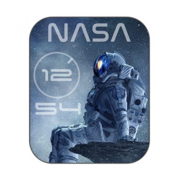 Nasa太空人坐在山尖星空表盘.clock